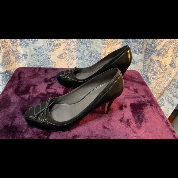 Cole Haan Black Leather/Suede 90mm Pumps (3.5 inch heel) - Size 8B - Picture 3 of 6